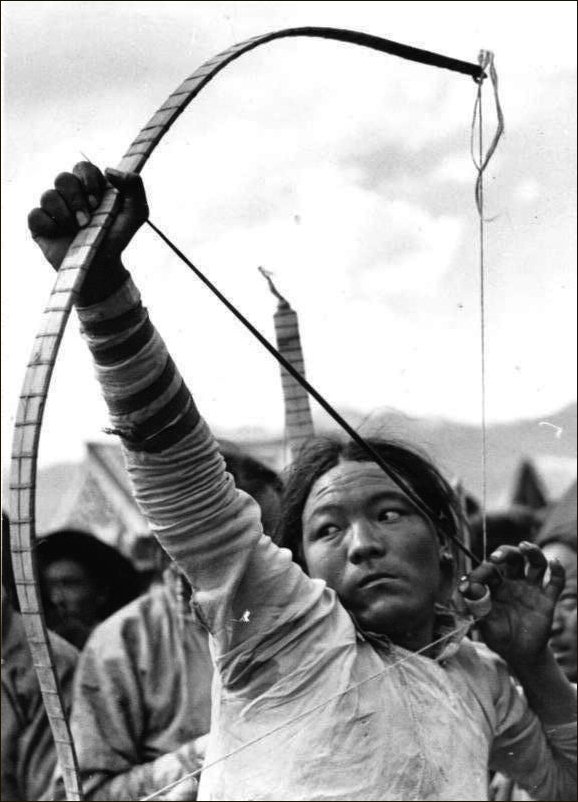 Female Archer Tibet 1938.jpg